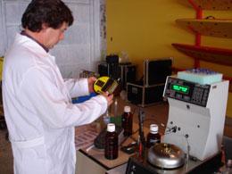 Laboratório móvel instalado para analisar combustíveis