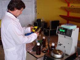 Laboratório móvel instalado para analisar combustíveis