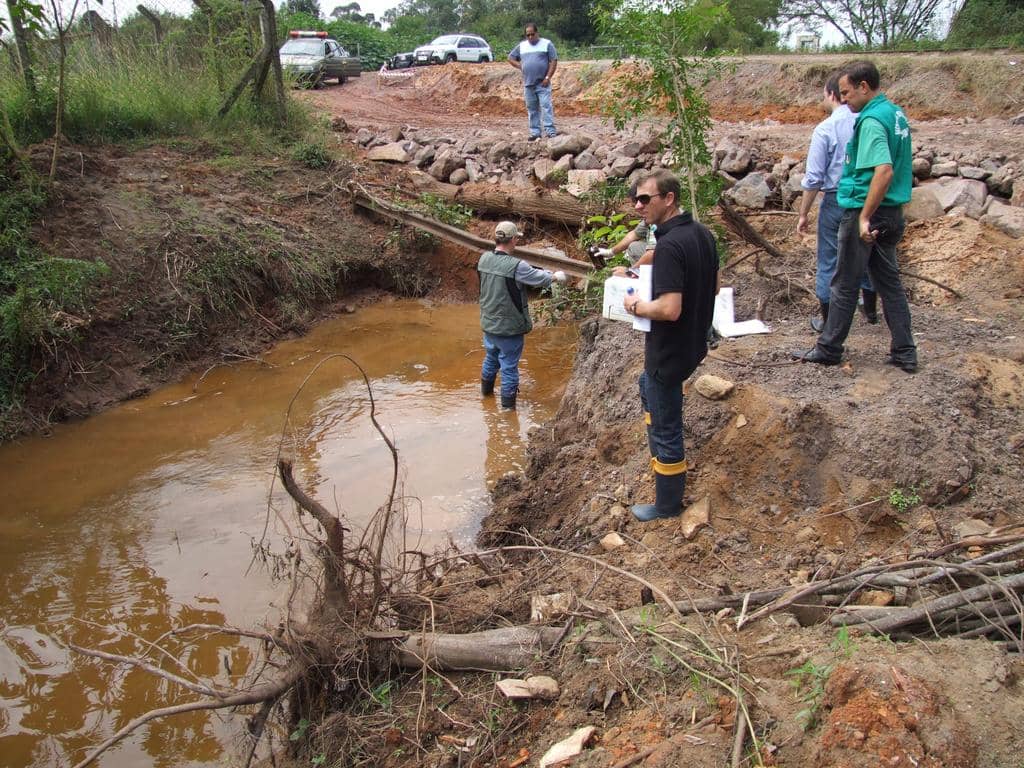 Córrego, com elevada quantidade de carga sólida, que desemboca no Rio dos Sinos, foi identificado