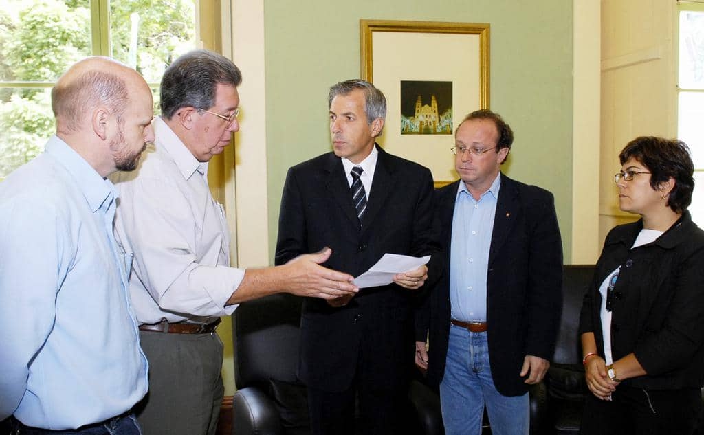 Fotos/Guerreiro AL/RS: Deputados entregam cópia de requerimento