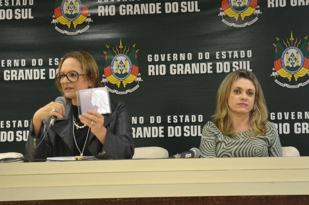 Liliane Pastoriz e Suzete Bragagnolo apresentaram a Cartilha