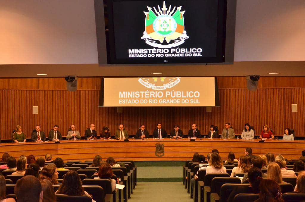 Mesa de abertura do evento