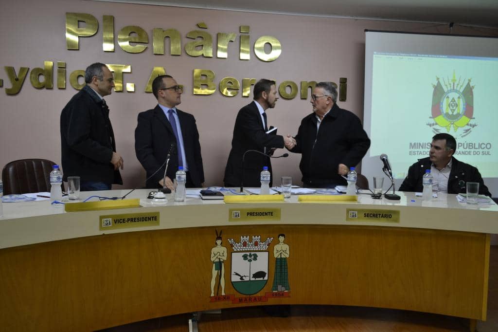 Mesa das autoridades, com Fabricio Allegretti e Martini