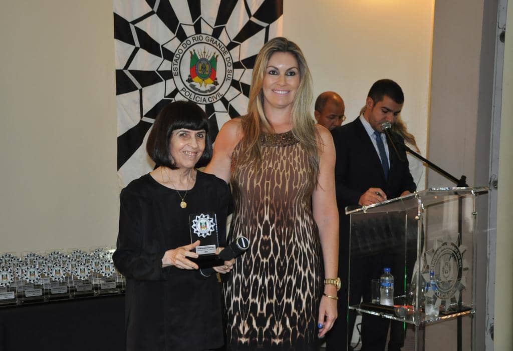Maria Regina Fay de Azambuja...