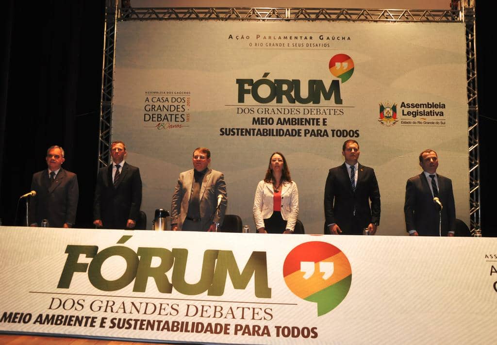 Mesa de abertura do evento na AL