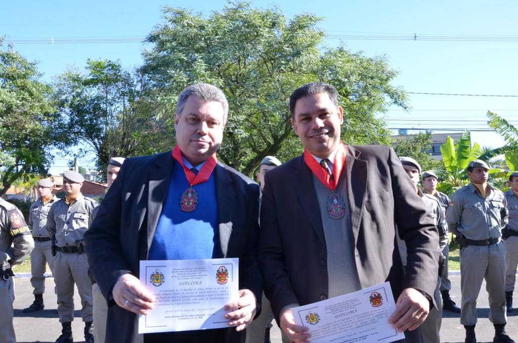 Alcindo Luz Bastos da Silva Filho e Marcelo Dornelles foram agraciados com Comenda Tropas do Leste