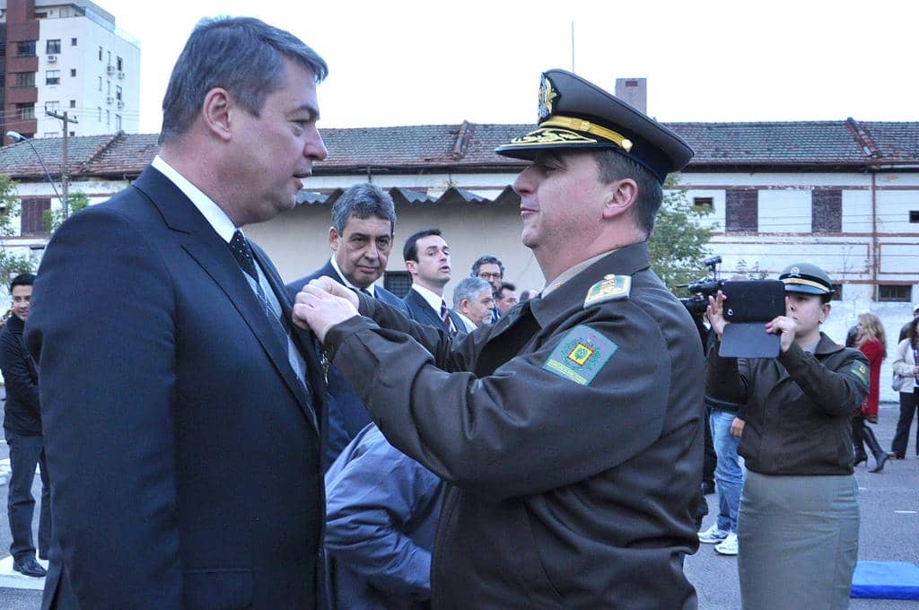 PGJ foi condecorado pelo Comandante-Geral da Brigada Militar