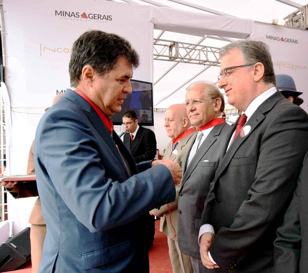 Alvaro Poglia recebeu comenda do PGJ de MG...