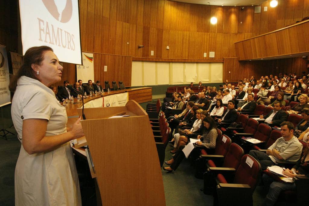 Procuradora-Geral fala aos participantes do encontro