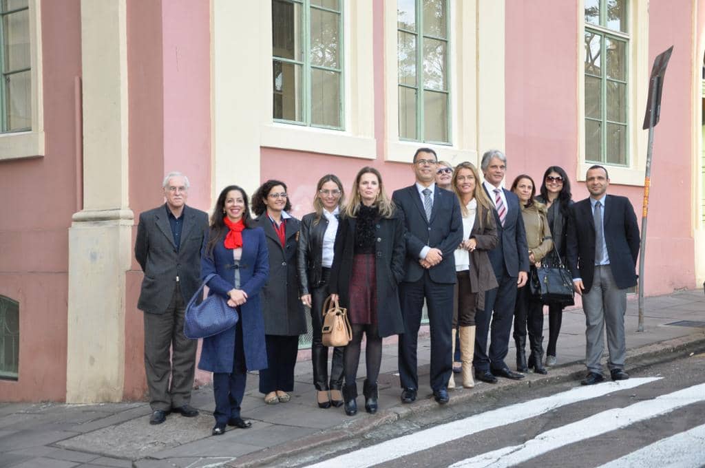 Martha Jung juntamente com membros da Comissão de Memória do CNMP