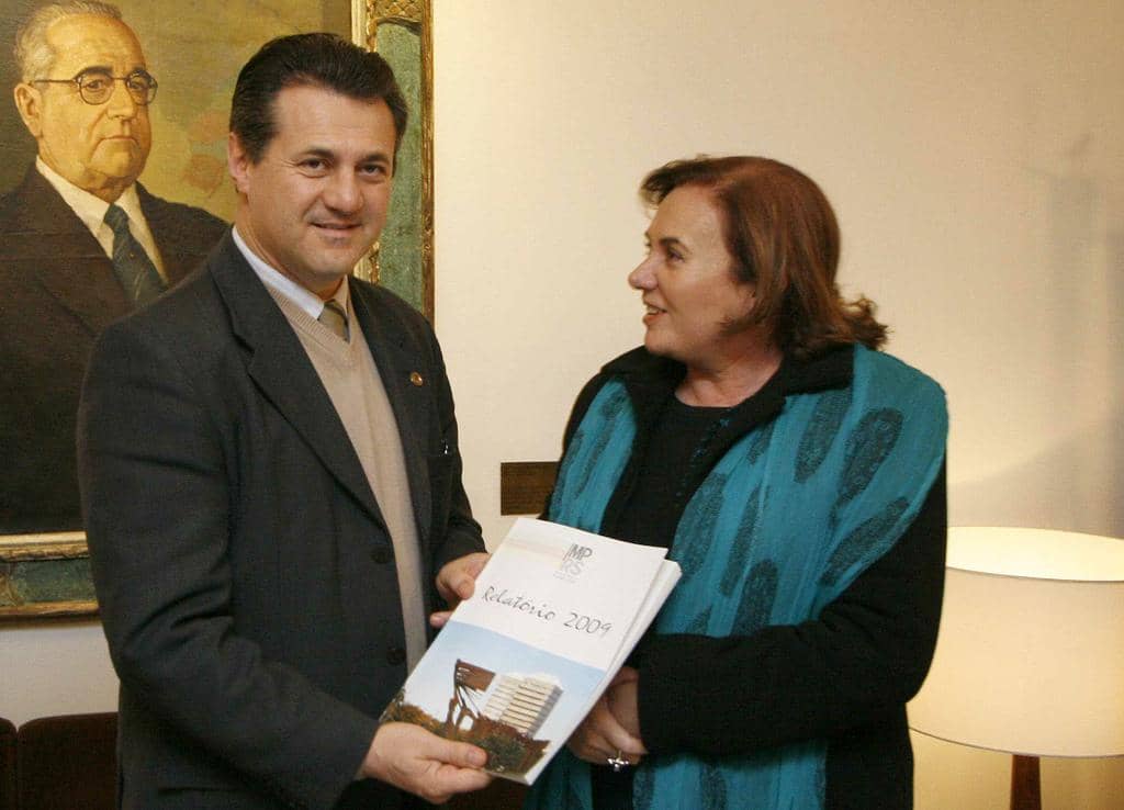 A entrega do Relatório Anual ao Presidente da AL