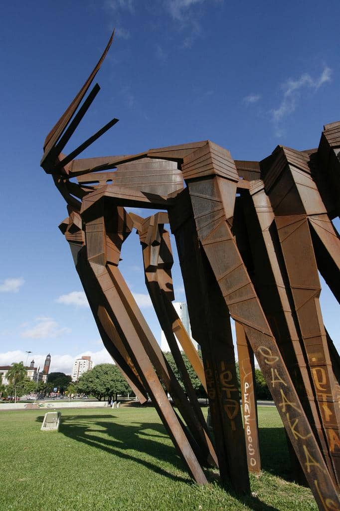 Monumento aos Açorianos foi inaugurado em 1974 