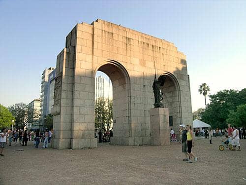 A Feira acontece no Monumento ao Expedicionário