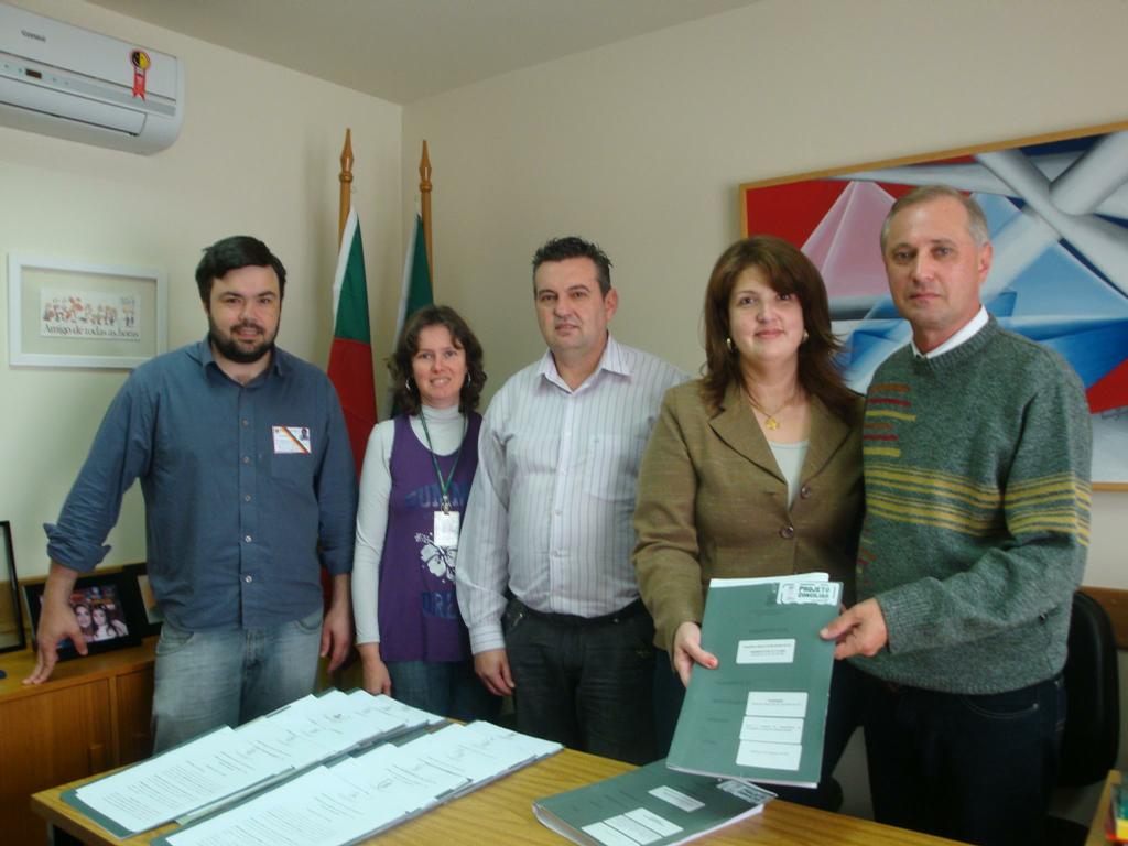 Equipe do MP em Três Passos com representantes da Prefeitura de Esperança do Sul