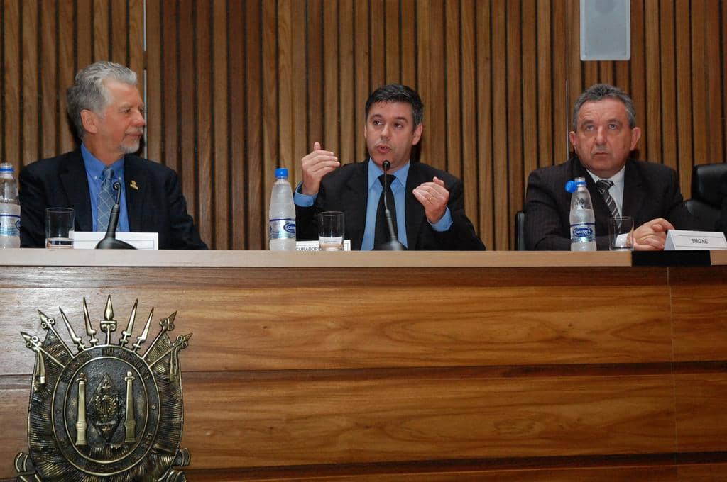 Faccioli (C) com o Prefeito no evento...