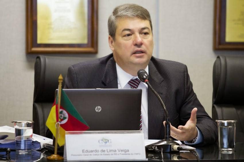 A reunião do CNPG presidia por Veiga em Brasília...