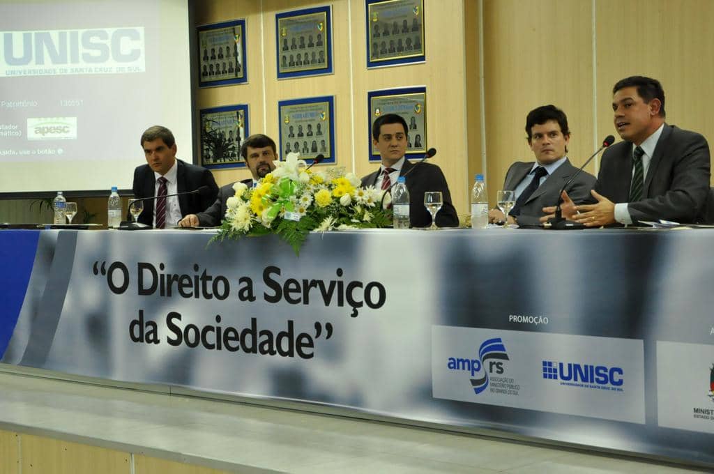 Mesa principal da segunda noite da Semana do MP