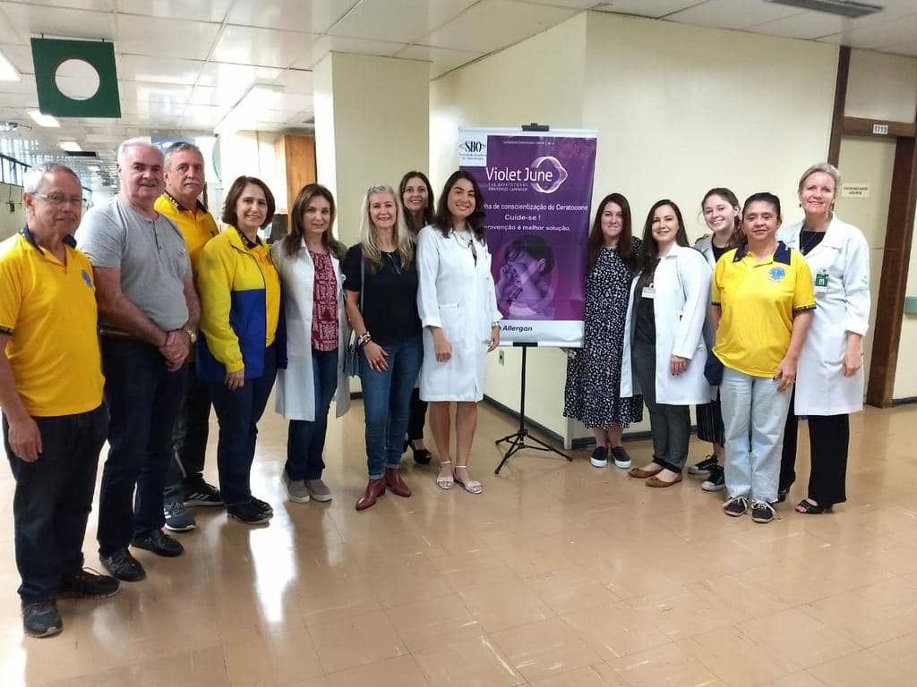 Denise e Janine com presidente da Fundação Leonística e a equipe que trabalhou no Clínicas