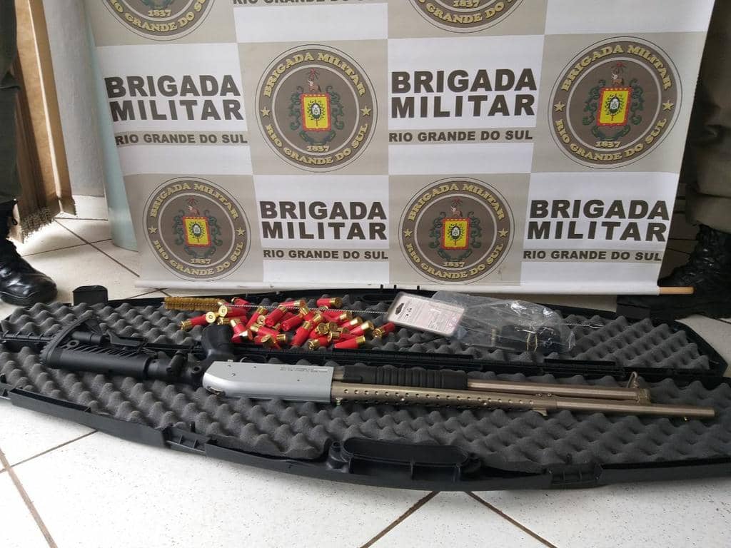 Espingarda calibre 12 em situação irregular foi apreendida durante a operação