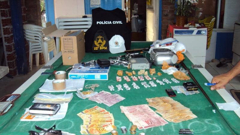 Parte do material apreendido durante a operação