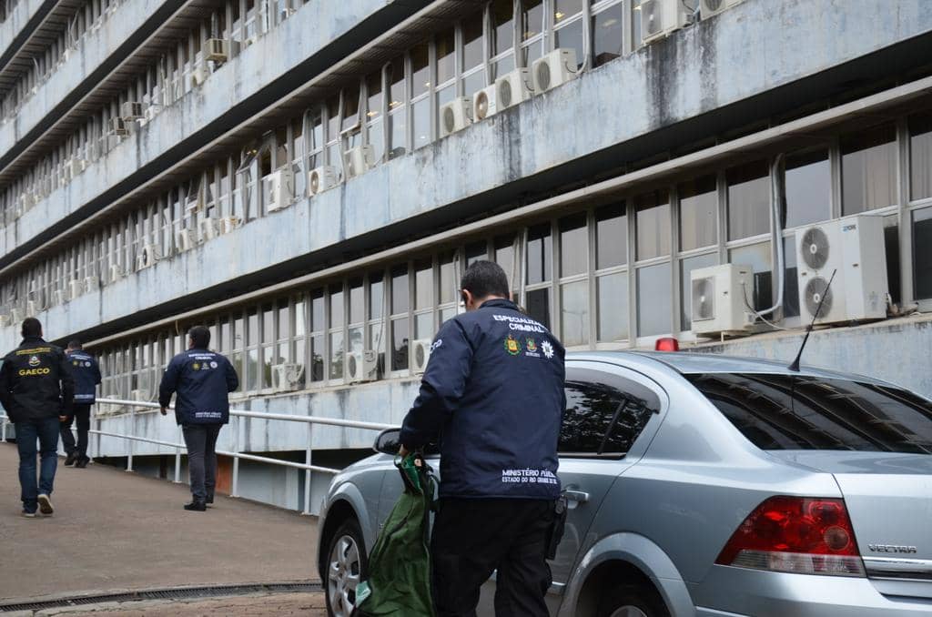 Especializada Criminal e Gaeco cumpriram mandados no Centro Administrativo Fernando Ferrari