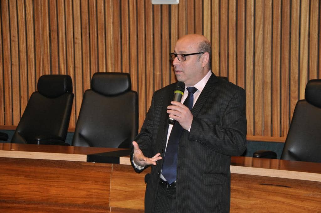 Miguel Velasquez durante sua palestra