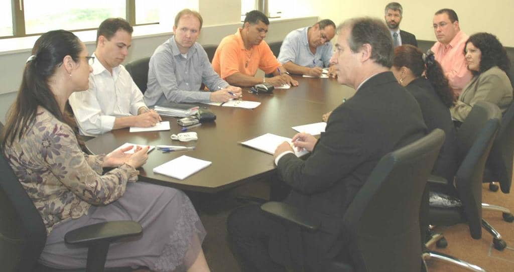 Liliane e Proença durante reunião