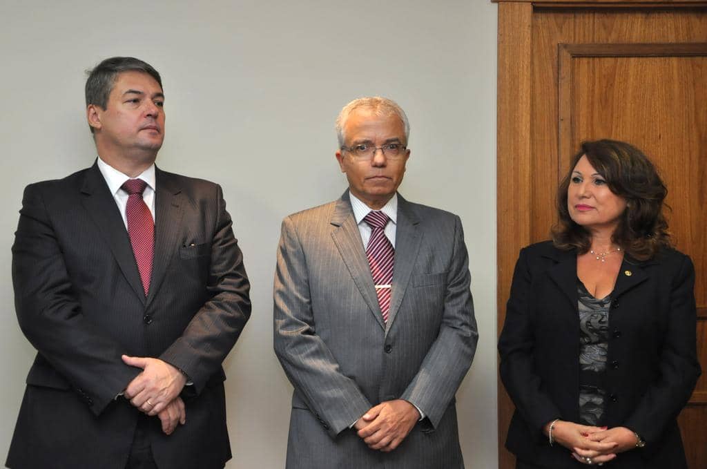 Julia Ilenir Martins (D) é a nova Ouvidora-Substituta