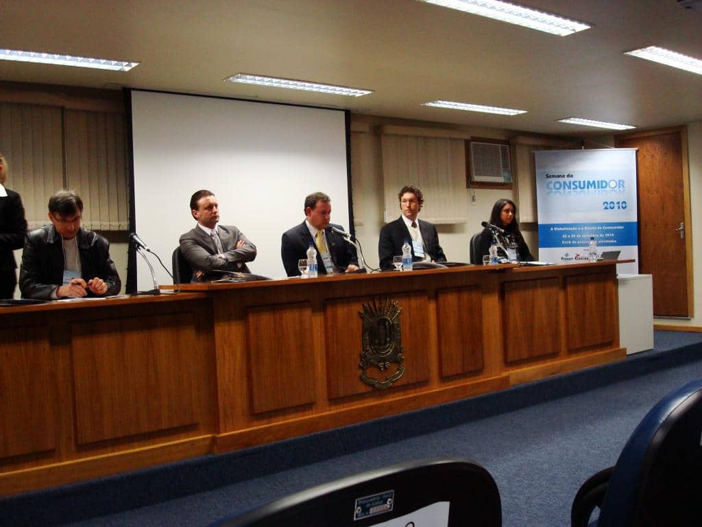 Os debatedores na abertura da Semana do Consumidor 