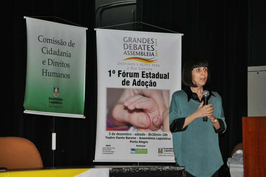 Maria Regina defende atuação integrada como forma de agilizar as adoções