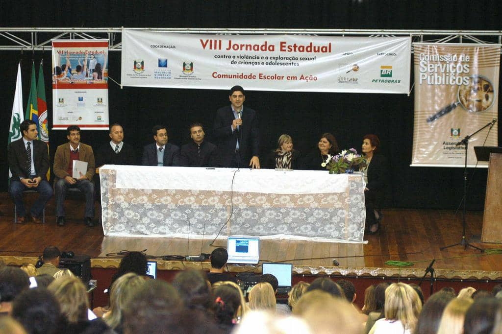 O promotor João Paulo Cardozo (4º da E p/ D) representou o MP na audiência