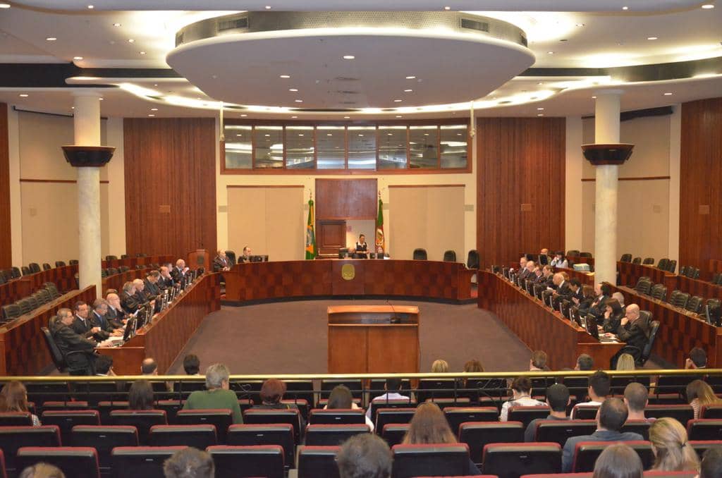 Sessão aconteceu na tarde desta segunda-feira