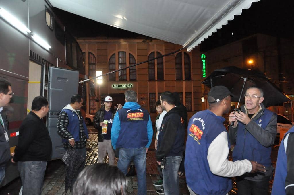 Panorama da operação, com fiscais da SMIC e servidores do MP