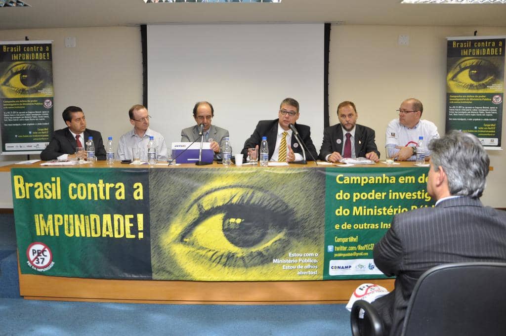 PGJ fez forte manifestação contra a PEC 37 durante ato no Litoral