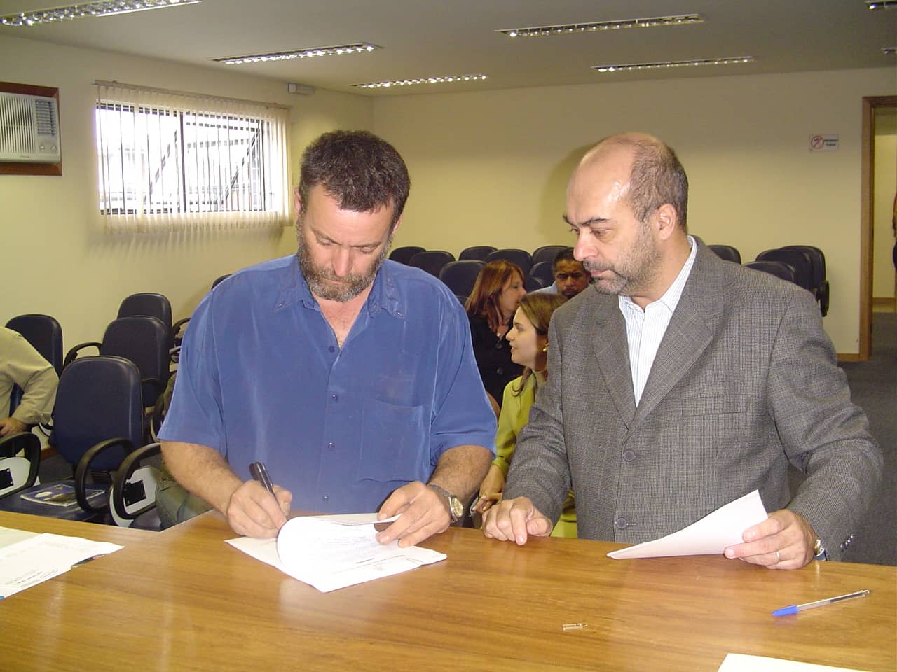 Promotor José Olavo acompanha assinaturas