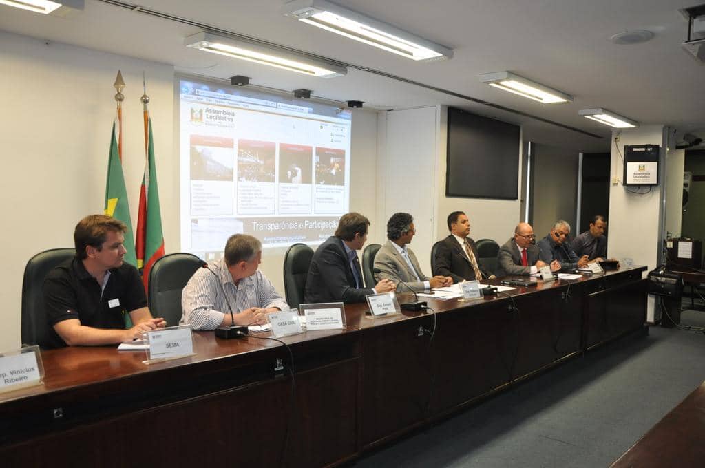 Carlos Paganella (3º da D para E) falou sobre ação ajuizada pelo MP