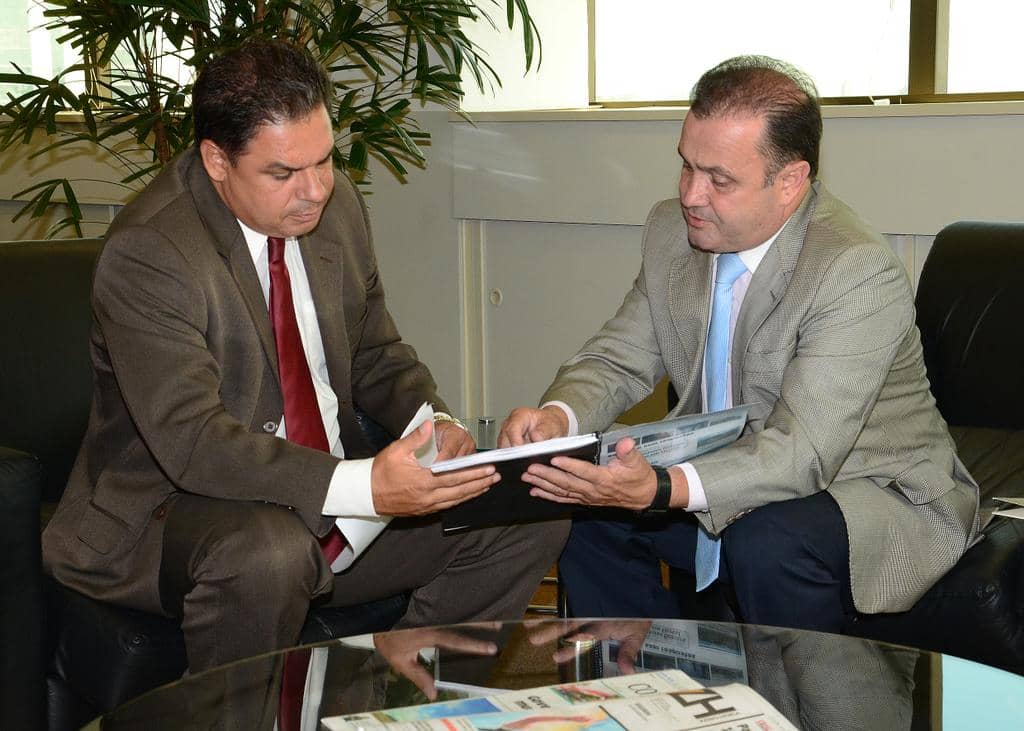Marcelo Dornelles recebeu documentação do Deputado João Fischer