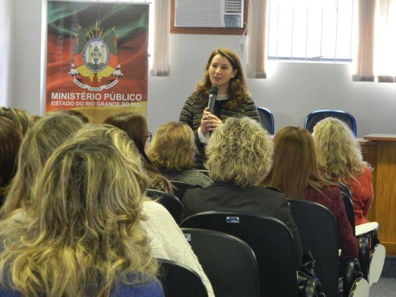 Promotora de Justiça Simone Martini apresentou o projeto-piloto