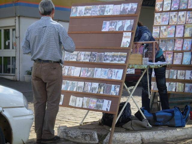 Bancas instaladas no centro da cidade