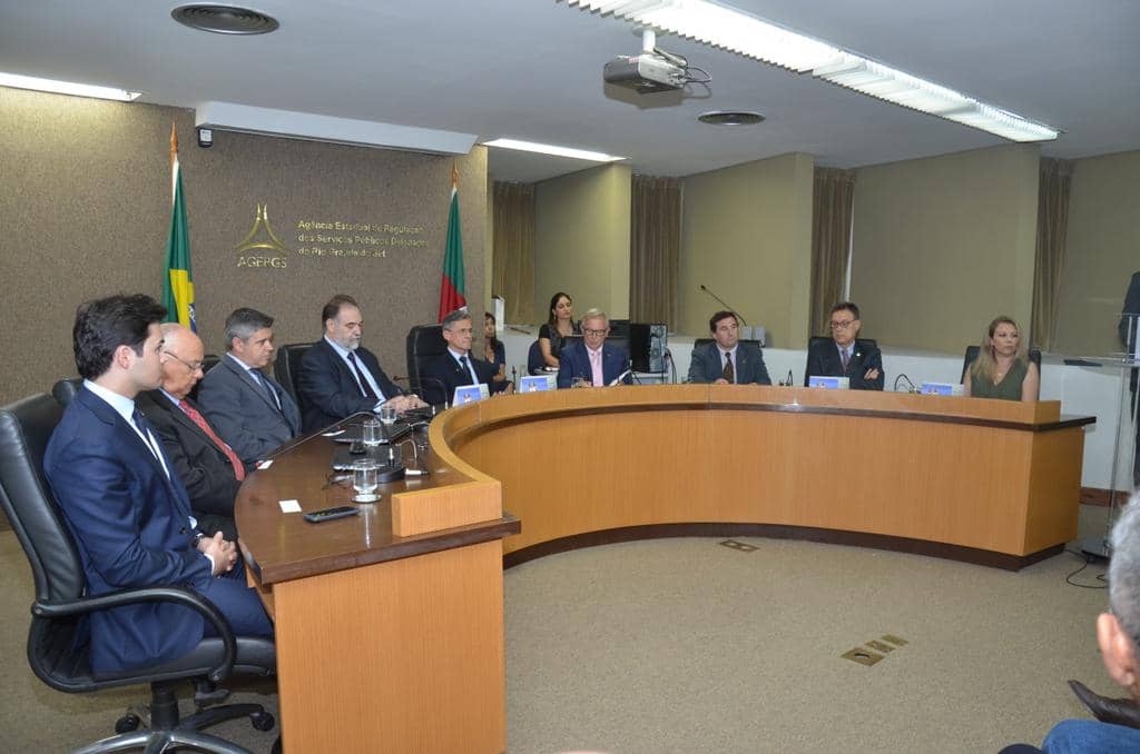 César Faccioli na mesa de autoridades