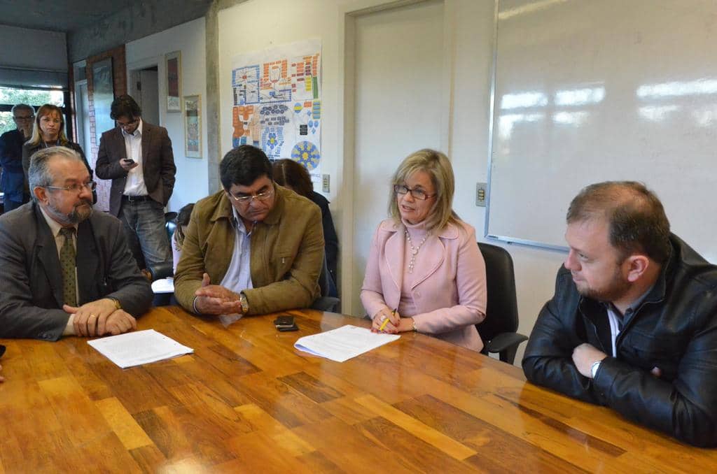 Assinatura do termo ocorreu na sede da Smam, em Porto Alegre
