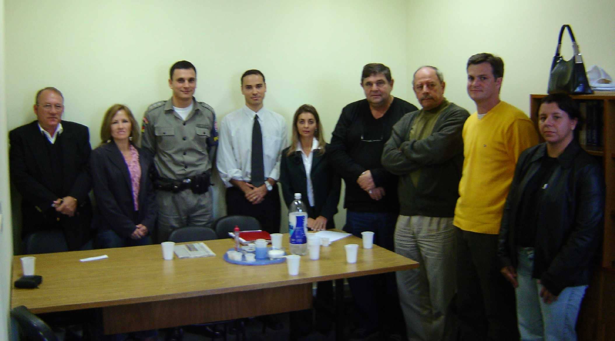 Marcelo Vieira (de gravata) entre os participantes da reunião