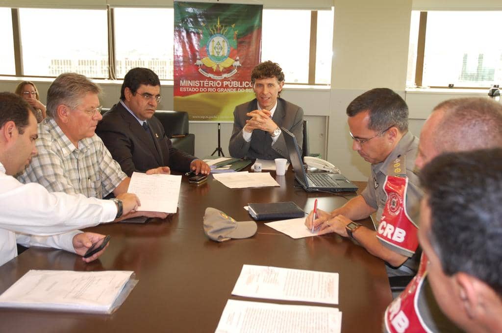 Sbardellotto durante reunião sobre o Sambódromo