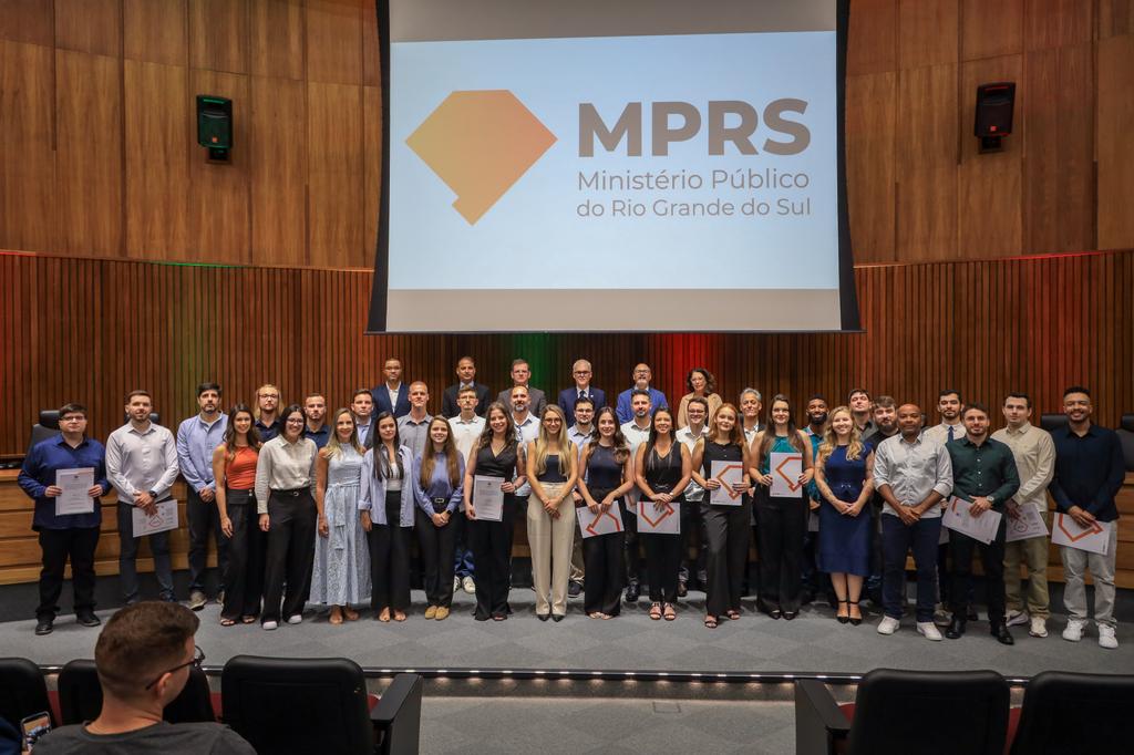 Novos servidores tomam posse no MPRS