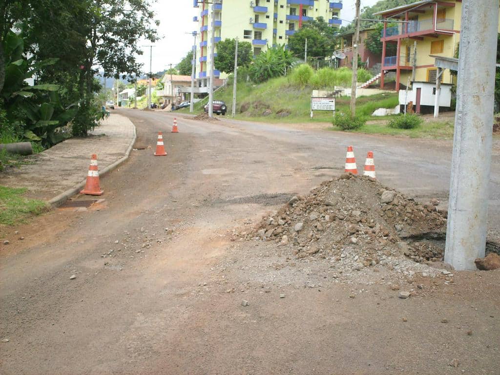 A obra iniciada pela...