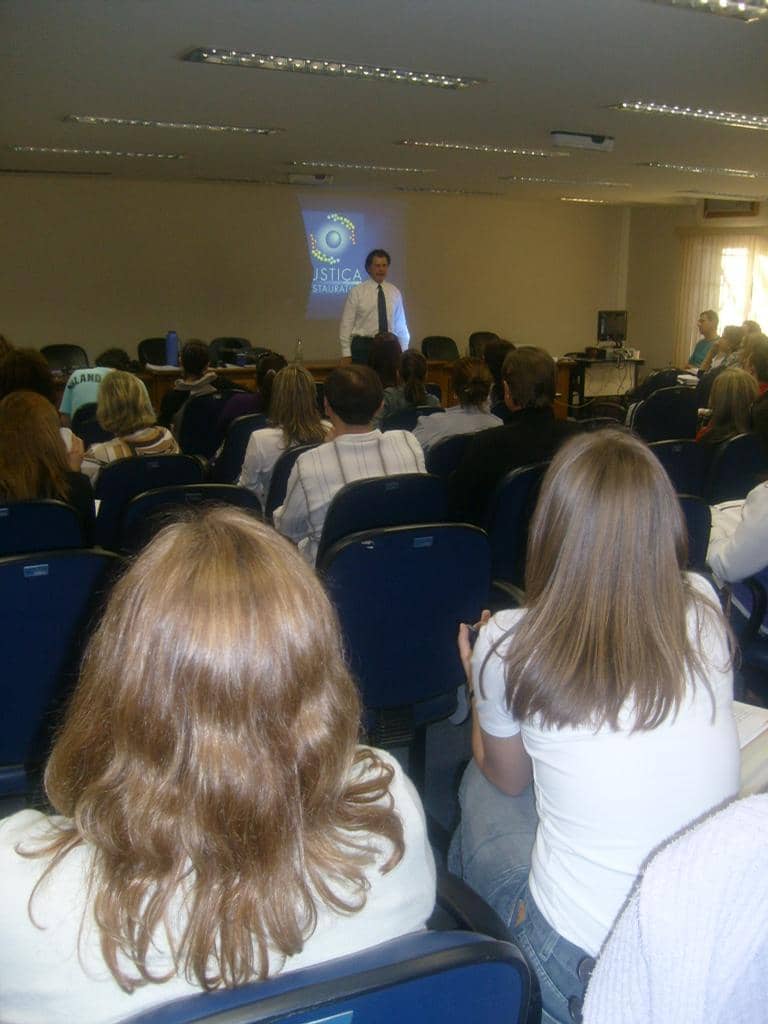 Público presente na aula inaugural