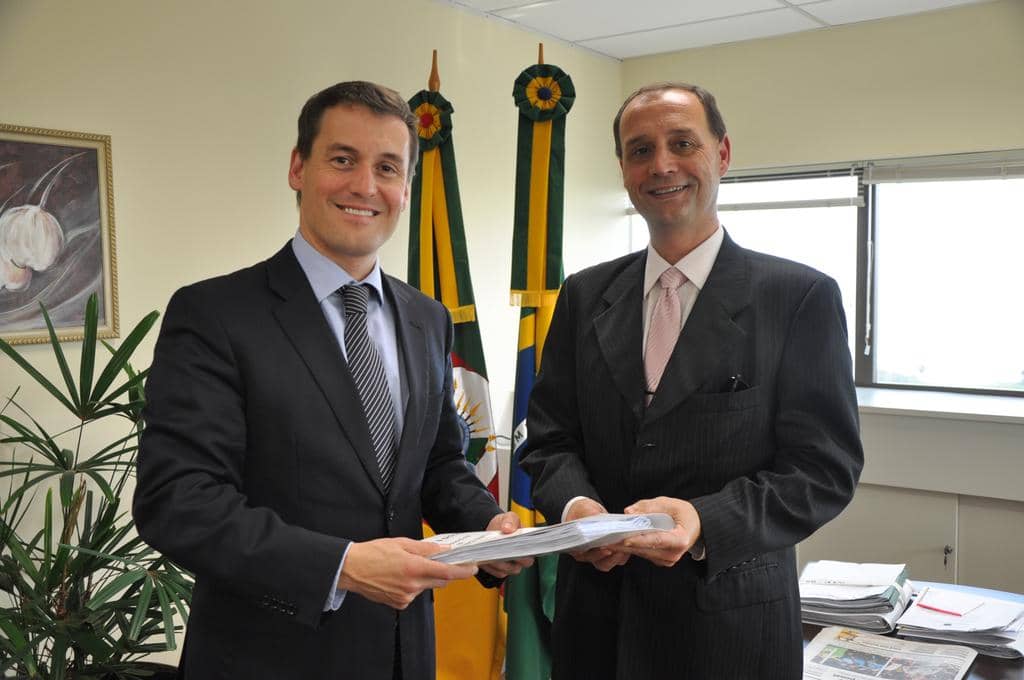 Elcio Resmini de Menezes (D) apresentou balanço do trabalho ao Subprocurador Institucional