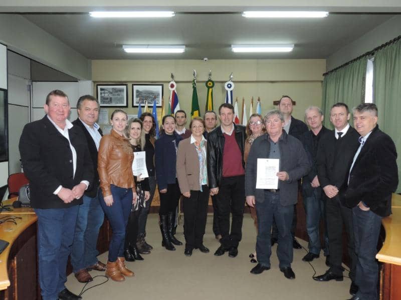 Assinatura ocorreu na Câmara de Vereadores de Agudo