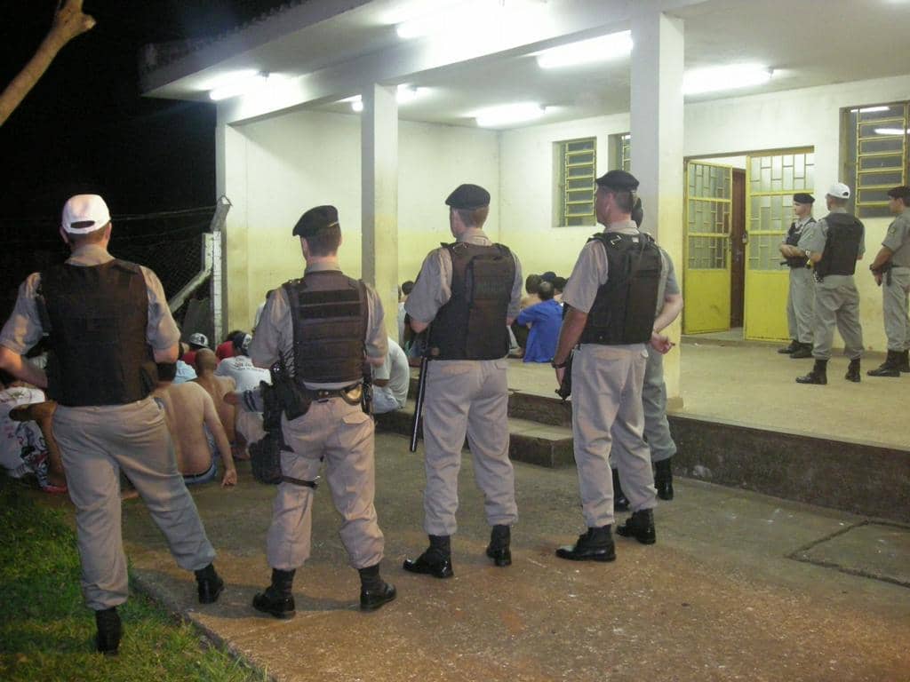 Trinta policiais militares fizeram revista minuciosa na ala do semiaberto