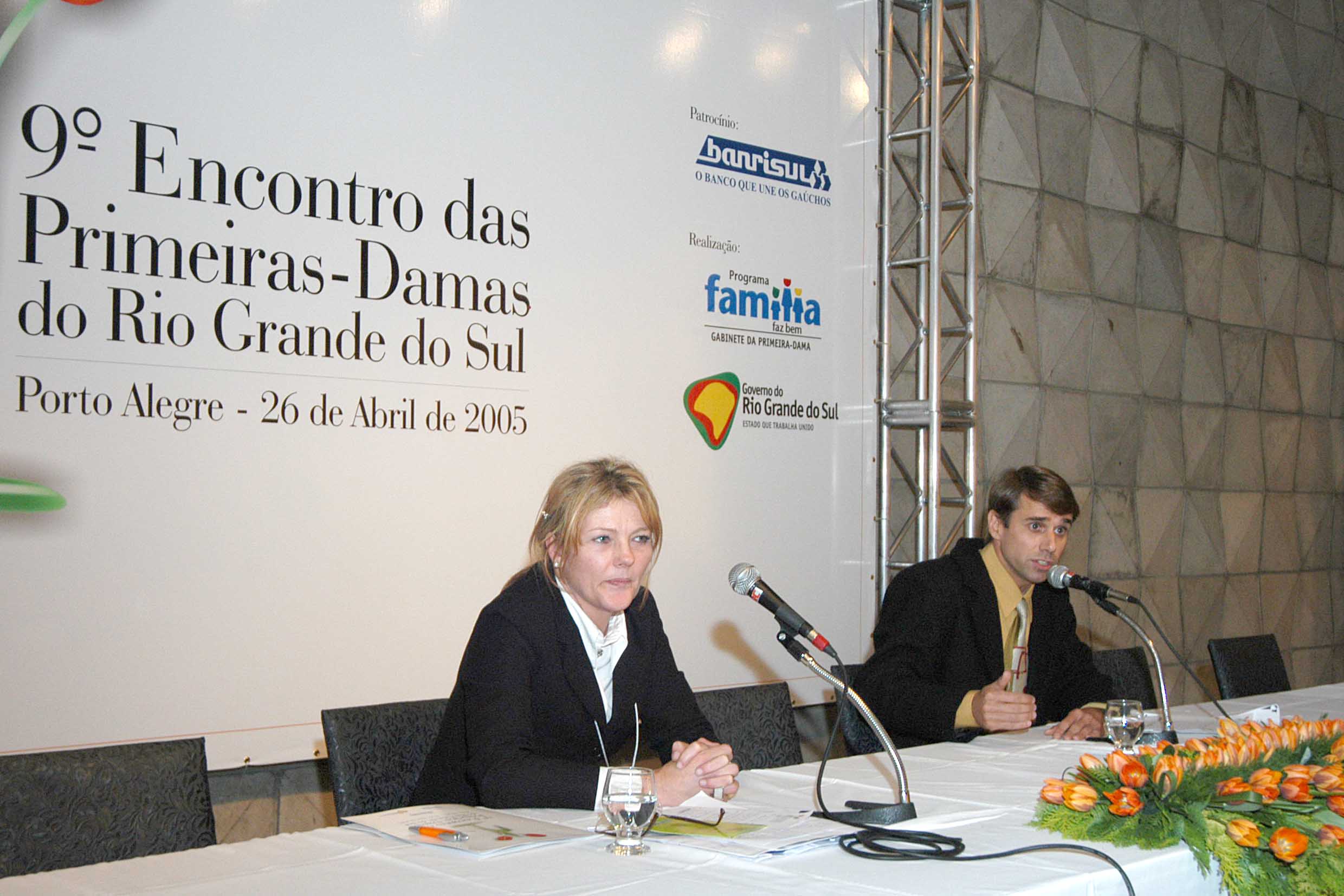 Marinês Assmann e Rodrigo de Moraes falaram às primeiras-damas/ Foto Paulo Dias - Palácio Piratini